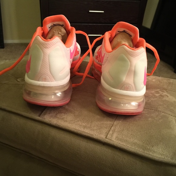 ⚡️SOLD⚡️NIKE AIRMAX Size 6 youth= Size 7.5 womens - Picture 4 of 6